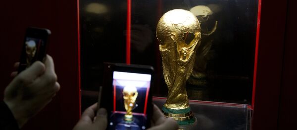 Кубок ЧМ-2018 по футболу представили в Красноярске Кубок ЧМ-2018 по футболу представили в Красноярске - Sputnik Абхазия