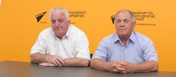 Тамаз Цвижба и Амиран Джинджолия Тамаз Цвижба и Амиран Джинджолия - Sputnik Аҧсны