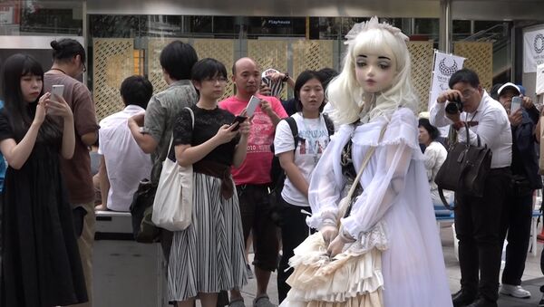 Живая кукла Лулу Хашимото гуляла по улицам Токио - Sputnik Абхазия