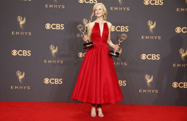 Николь Кидман позирует с призом на 69-й церемонии Emmy в Лос-Анджелесе - Sputnik Абхазия
