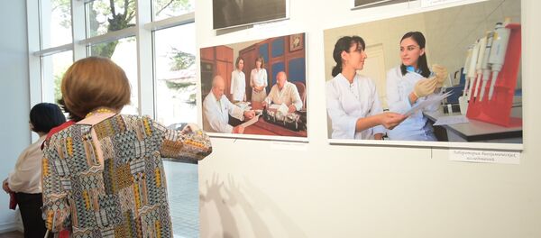 90 лет в 100 снимках: открытие уникальной выставки об истории 90 лет в 100 снимках: открытие уникальной выставки об истории - Sputnik Абхазия