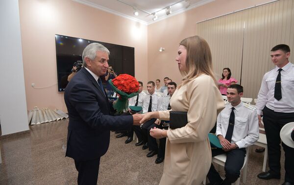 Встреча Рауля Хаджимба с молодыми офицерами погранслужбы РФ - Sputnik Абхазия