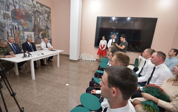 Встреча Рауля Хаджимба с молодыми офицерами погранслужбы РФ - Sputnik Аҧсны