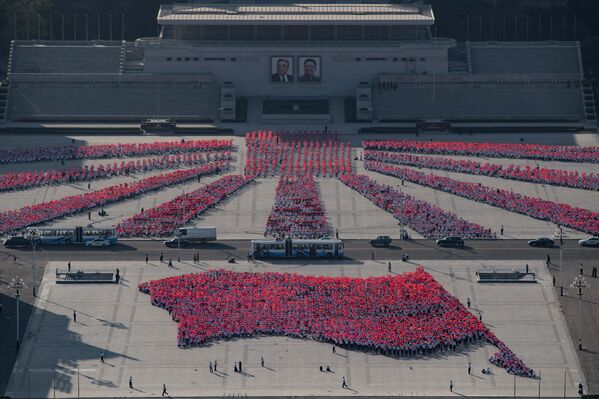 Репетиция парада перед праздничным мероприятием на площади Кий Иль-Сун в Пхеньяне - Sputnik Абхазия