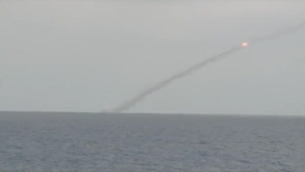 Пуски крылатых ракет Калибр по террористам в Сирии - Sputnik Абхазия