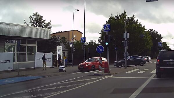 В Таллине автомобиль задавил робота - Sputnik Абхазия