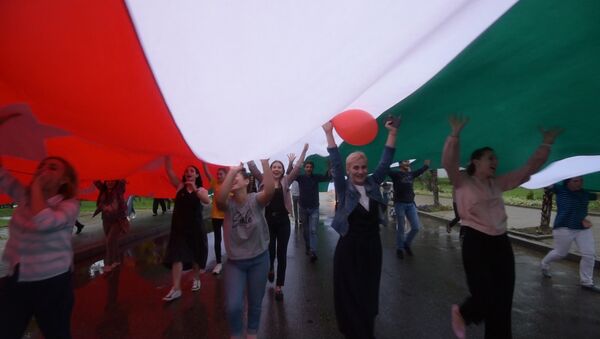 Автопробегом и праздничным шествием отметили День освобождения Сухума - Sputnik Абхазия