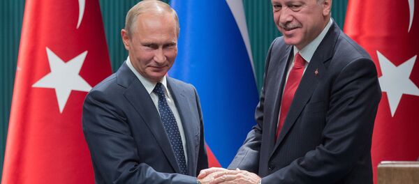 Президент РФ Владимир Путин и президент Турции Реджеп Тайип Эрдоган (справа) Президент РФ Владимир Путин и президент Турции Реджеп Тайип Эрдоган (справа) - Sputnik Абхазия