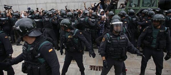 Более 300 человек пострадали при столкновениях с полицией в Каталонии‍ - Sputnik Абхазия