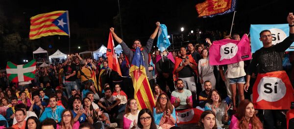 Митингующие на референдуме в Каталонии Митингующие на референдуме в Каталонии - Sputnik Абхазия