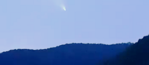 Необычный свет в небе над горами в Гагре Необычный свет в небе над горами в Гагре - Sputnik Абхазия