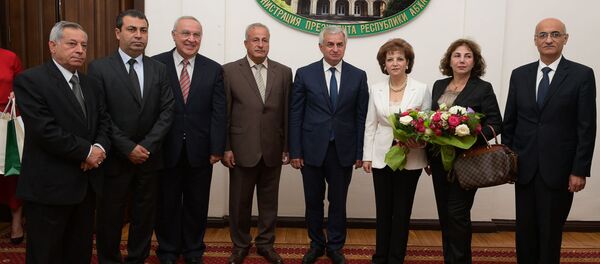 Встреча президента с делегацией Народного Совета Сирии Встреча президента с делегацией Народного Совета Сирии - Sputnik Абхазия