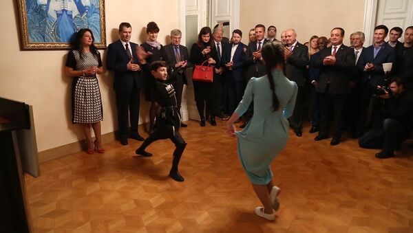 Псыуала: абхазская диаспора рукоплескала участникам проекта Ты супер! Танцы - Sputnik Абхазия