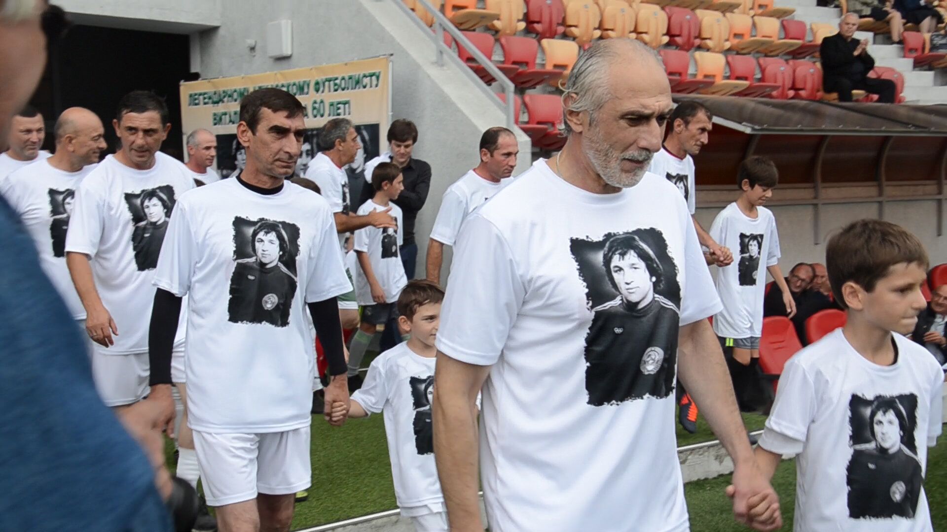Ветераны футбола Абхазии показали классическую игру в память о Виталие Дараселия - Sputnik Абхазия, 1920, 13.12.2021