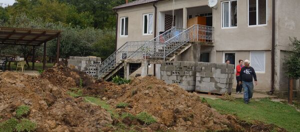 Восстановление домов в Приморском Восстановление домов в Приморском - Sputnik Абхазия