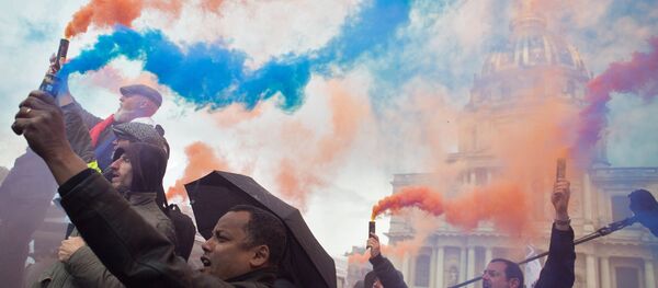 Акция протеста полицейских в Париже Акция протеста полицейских в Париже - Sputnik Абхазия