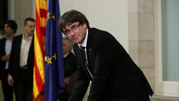 Председатель правительства Карлес Пучдемон подписал декларацию о независимости Каталонии - Sputnik Аҧсны
