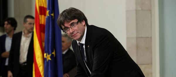 Председатель правительства Карлес Пучдемон подписал декларацию о независимости Каталонии Председатель правительства Карлес Пучдемон подписал декларацию о независимости Каталонии - Sputnik Аҧсны