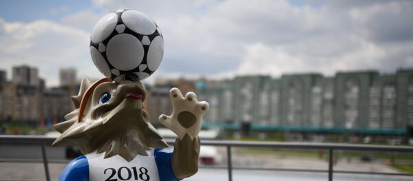 Фигура официального талисмана чемпионата мира по футболу 2018 и Кубка конфедераций 2017 волка Забиваки в Казани Фигура официального талисмана чемпионата мира по футболу 2018 и Кубка конфедераций 2017 волка Забиваки в Казани - Sputnik Аҧсны