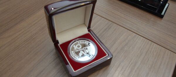 Серебро к юбилею: Барателиа рассказал о памятной монете АГУ-85 - Sputnik Абхазия