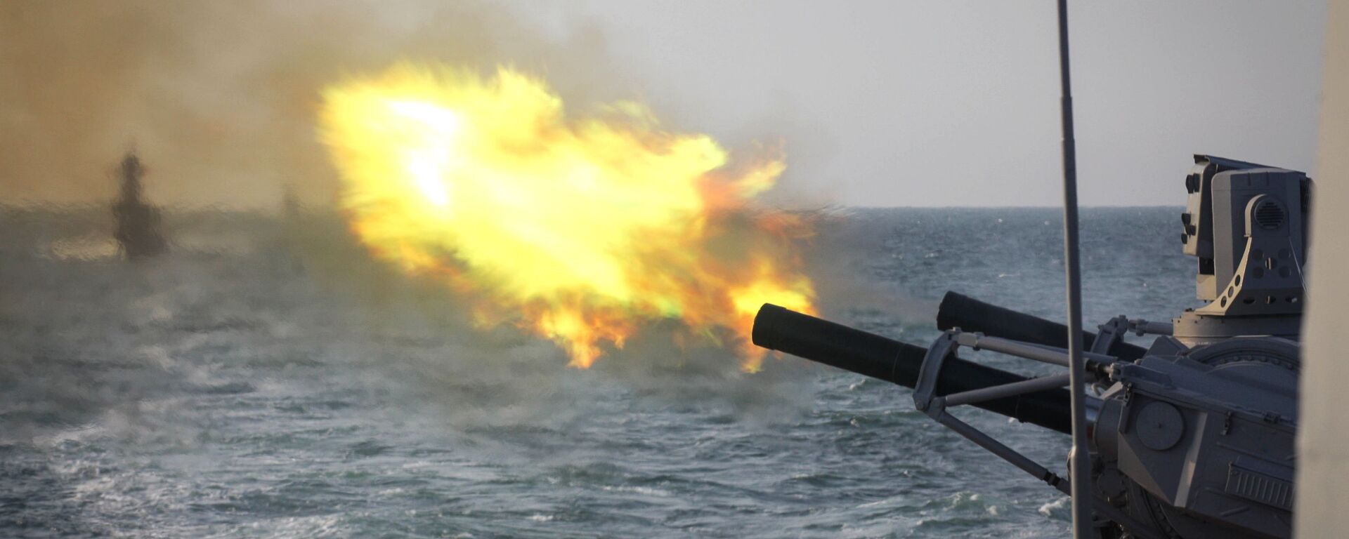 Учебные стрельбы из зенитного ракетно-артиллерийского комплекса Палаш во время итоговых учений корабельных группировок Каспийской флотилии - Sputnik Абхазия, 1920, 02.12.2025