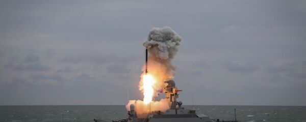 Малый ракетный корабль Град Свияжск запускает ракету Калибр во время итоговых учений корабельных группировок Каспийской флотилии. Архивное фото Малый ракетный корабль Град Свияжск запускает ракету Калибр во время итоговых учений корабельных группировок Каспийской флотилии. Архивное фото - Sputnik Абхазия