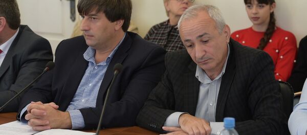 За здравие: как Парламент Абхазии ратифицировал соглашение о медстраховании с РФ За здравие: как Парламент Абхазии ратифицировал соглашение о медстраховании с РФ - Sputnik Аҧсны