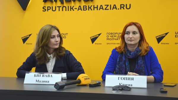 Мадина Бигвава (слева) и Камма Гопия (справа) - Sputnik Абхазия