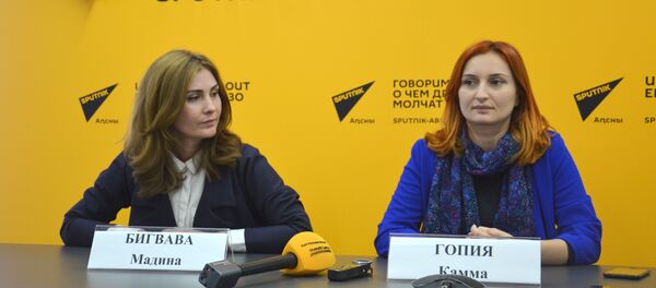 Мадина Бигвава (слева) и Камма Гопия (справа) Мадина Бигвава (слева) и Камма Гопия (справа) - Sputnik Абхазия