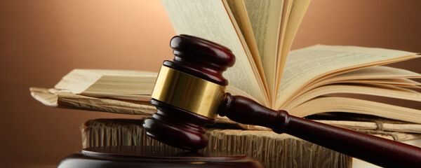 Судебные принадлежности, молоток и книги, на столе - Sputnik Аҧсны