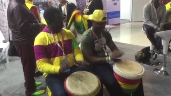 Кавказцы играют на африканском барабане, Иран поет Катюшу: XIX фестиваль молодёжи в Сочи - Sputnik Абхазия