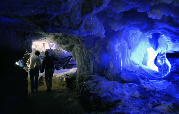Кунгурская ледяная пещера в Пермском крае - Sputnik Абхазия
