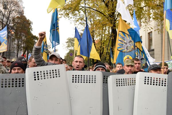 Участники акции протеста у здания Верховной рады Украины в Киеве - Sputnik Абхазия