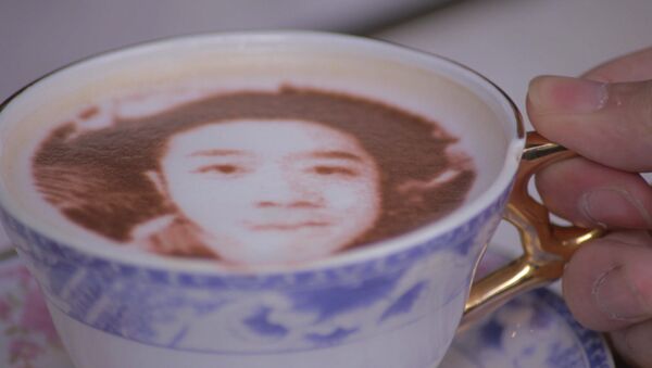 Кафе, где посетителям делают кофе с их селфи на молочной пенке - Sputnik Абхазия