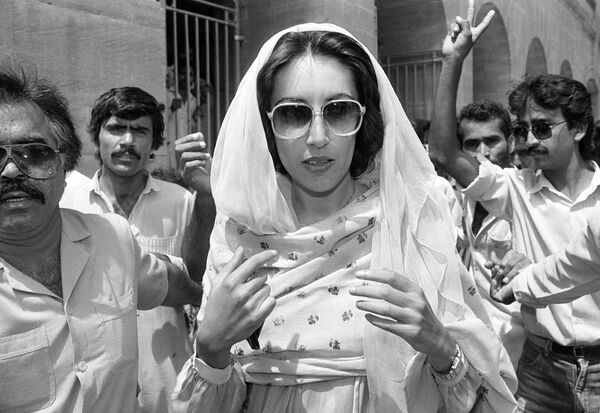 Беназир Бхутто, Пакистан, архивное фото - Sputnik Абхазия