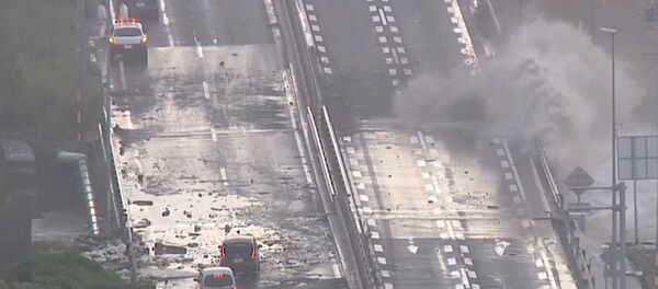 Многометровые волны, шквальный ветер и затопленные улицы: мощный тайфун в Японии - Sputnik Абхазия