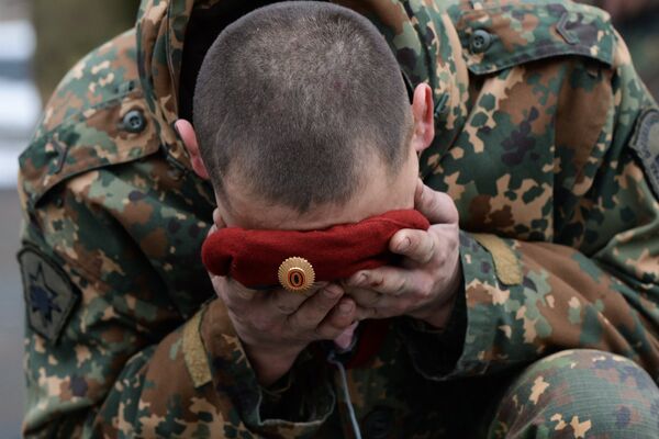 Испытания на право ношения крапового и зеленого берета среди военнослужащих Национальной гвардии РФ - Sputnik Абхазия