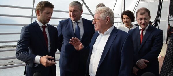 Инвестпрограмма в действии: участники форума осмотрели теплицы в Кындыге Инвестпрограмма в действии: участники форума осмотрели теплицы в Кындыге - Sputnik Абхазия