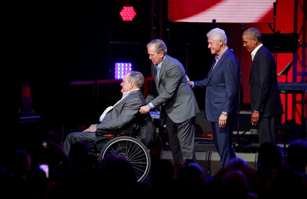 Бывшие президенты США Джордж Буш-старший, Джордж Буш-младший, Билл Клинтон и Барак Обама - Sputnik Абхазия