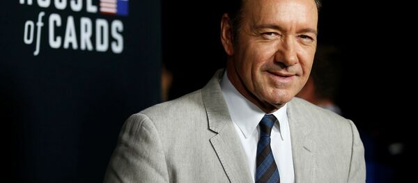 Актер Кевис Спейси позирует на премьере телесериала Карточный домик Актер Кевис Спейси позирует на премьере телесериала Карточный домик - Sputnik Абхазия