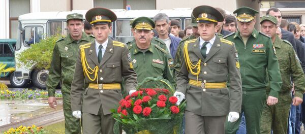 Призывники Абхазии почтили память погибших в грузино-абхазской войне Призывники Абхазии почтили память погибших в грузино-абхазской войне - Sputnik Аҧсны