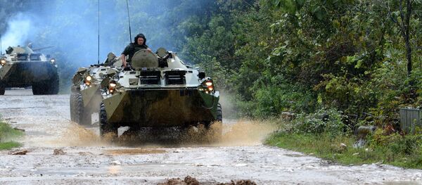Служащие российской военной базы в городе Гудаута Республики Абхазия во время тактических учений - Sputnik Абхазия