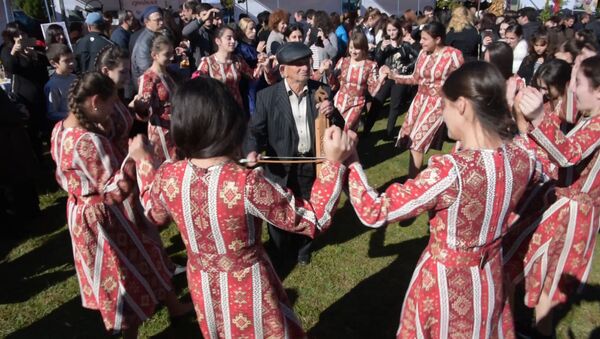 Ешь и танцуй: как прошел праздник абхазских армян Амшен - Sputnik Абхазия