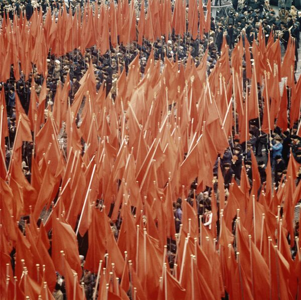Демонстрация трудящихся на Красной площади в День празднования 59-ой годовщины Великой Октябрьской Социалистической революции, 1976 год - Sputnik Абхазия