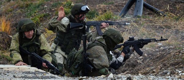 Морские пехотинцы Тихоокеанского флота РФ и военнослужащие специального подразделения Вооруженных Сил Индии на десантном полигоне Клерк Морские пехотинцы Тихоокеанского флота РФ и военнослужащие специального подразделения Вооруженных Сил Индии на десантном полигоне Клерк - Sputnik Аҧсны