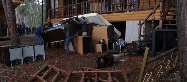 Снос незаконной постройки в Пицунде - Sputnik Абхазия