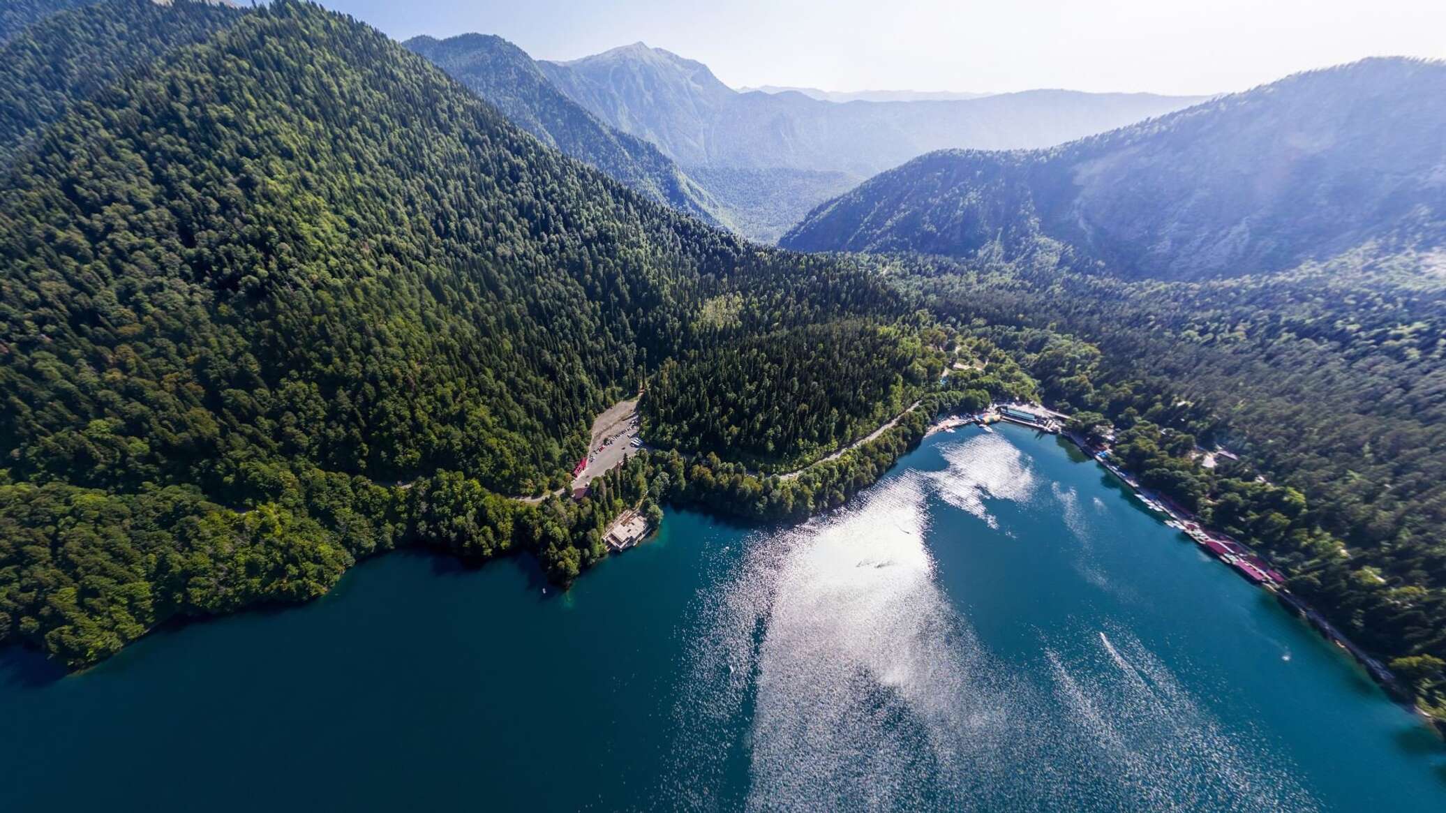 Озеро рица высота. Гагры озеро Рица. Сухум озеро Рица. Озеро Рица Пицунда. Голубое озеро Рица Абхазия.
