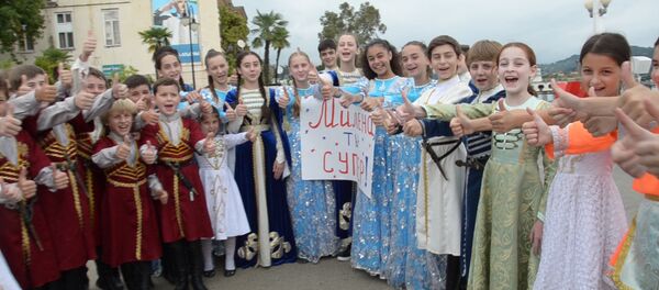 Горячий привет: друзья поддержали Милену Тачулия перед Ты супер! Танцы - Sputnik Абхазия