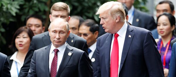 Владимир Путин и Дональд Трамп на саммте АТЭС во Вьетнаме - Sputnik Абхазия