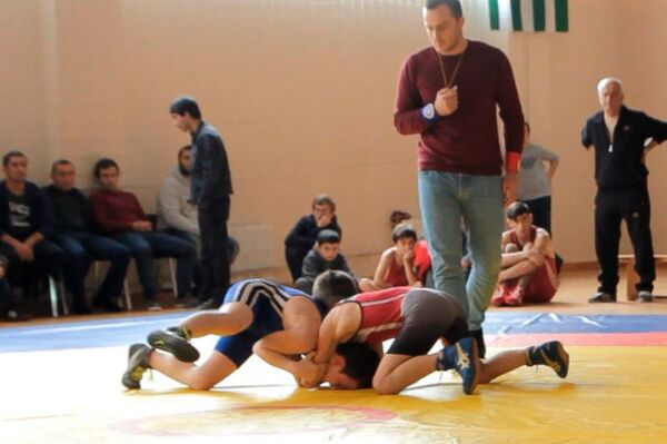 Турнир по вольной борьбе имени Муссы Экзекова прошел в Гудауте Турнир по вольной борьбе имени Муссы Экзекова прошел в Гудауте - Sputnik Абхазия